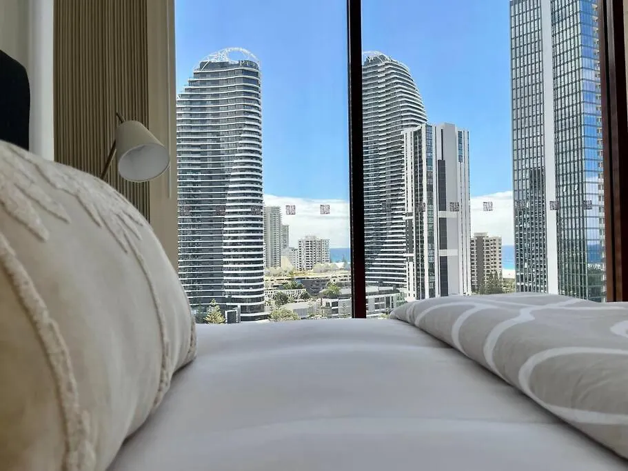 Private Sky Terrace Classic Penthouse 2 Car Parks Gold Coast