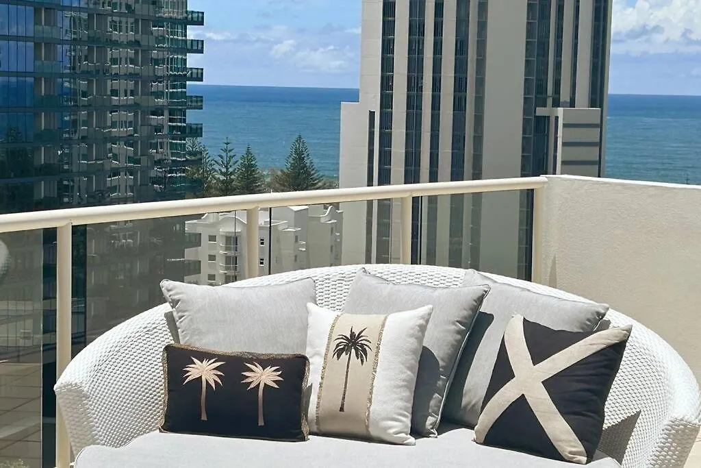 Private Sky Terrace Classic Penthouse 2 Car Parks Gold Coast Daire