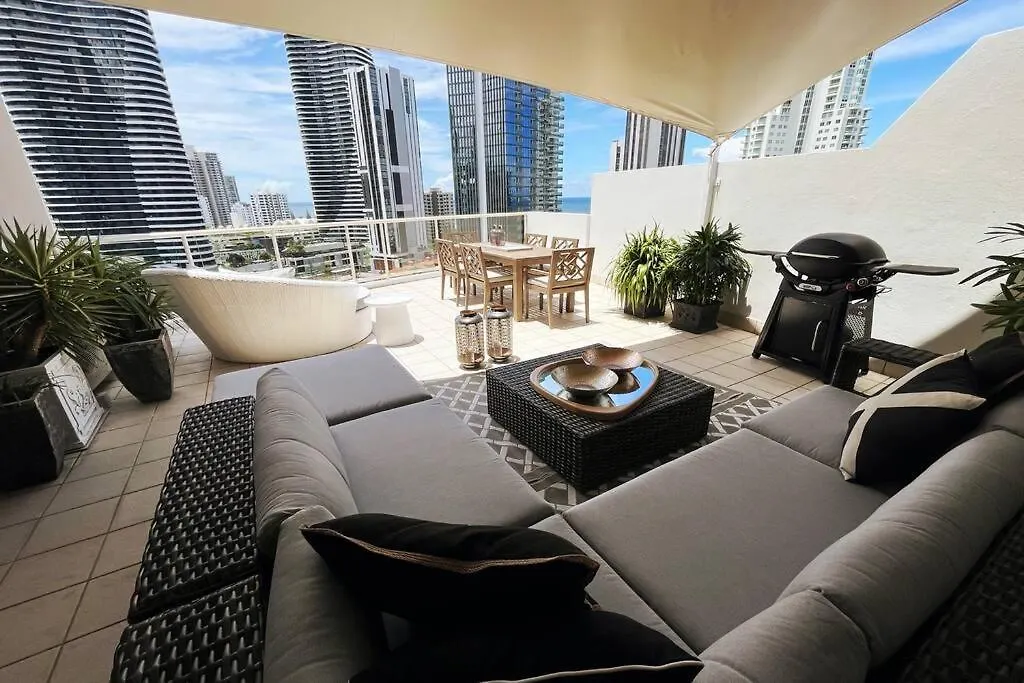 Private Sky Terrace Classic Penthouse 2 Car Parks Gold Coast