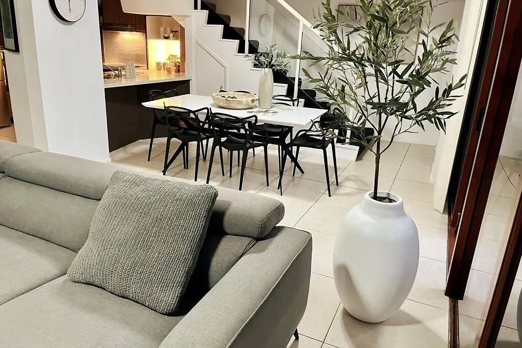Private Sky Terrace Classic Penthouse 2 Car Parks Gold Coast