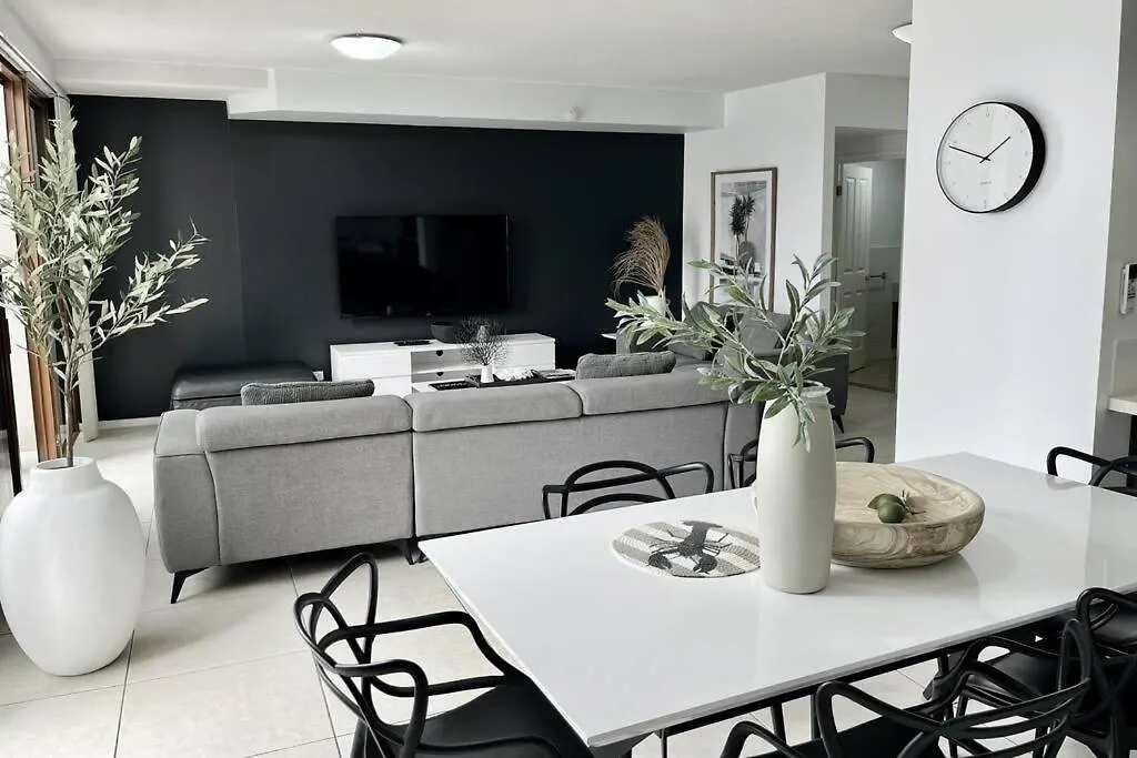 Private Sky Terrace Classic Penthouse 2 Car Parks Gold Coast Daire