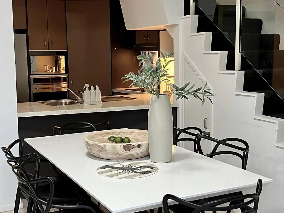 Private Sky Terrace Classic Penthouse 2 Car Parks Gold Coast Daire