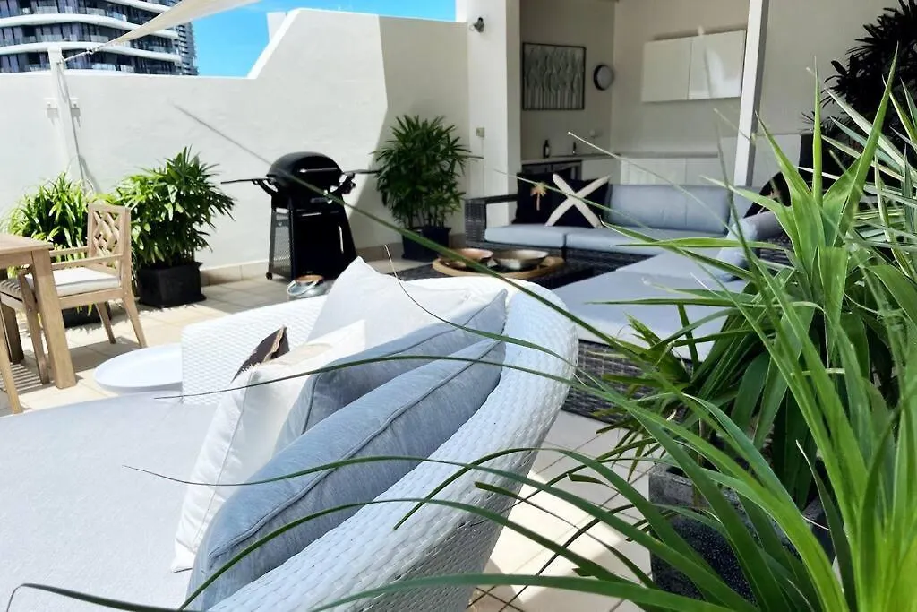 Private Sky Terrace Classic Penthouse 2 Car Parks Gold Coast Avustralya