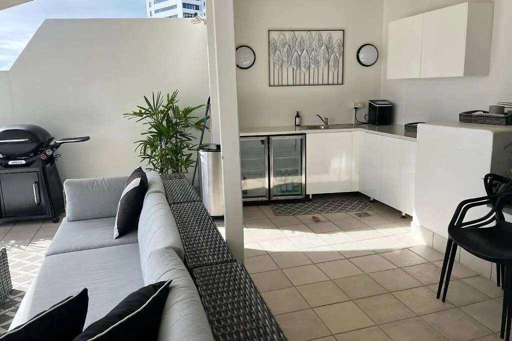 Private Sky Terrace Classic Penthouse 2 Car Parks Gold Coast 0*,  Avustralya